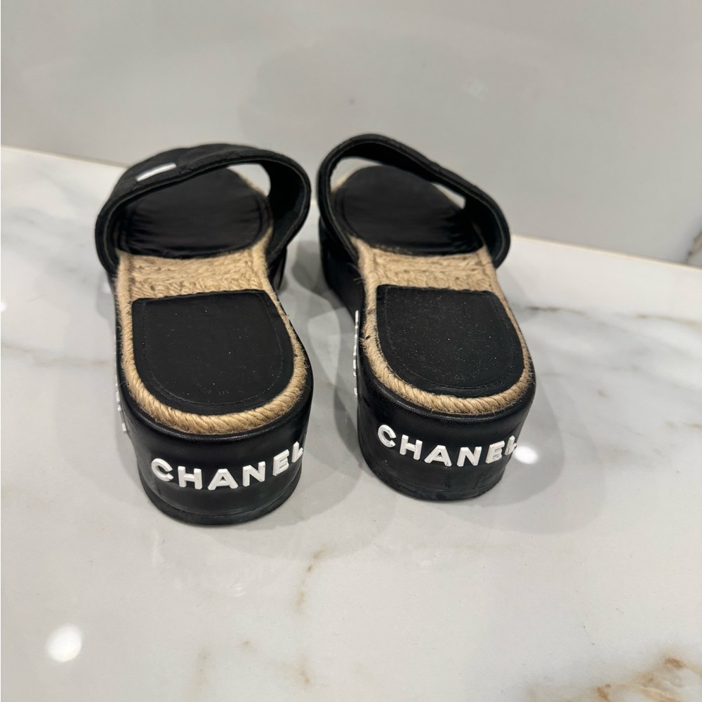 Chanel CC Cap Toe Espadrilles EU 35.5 | Timeless Luxury Flats - Picture 8 of 10